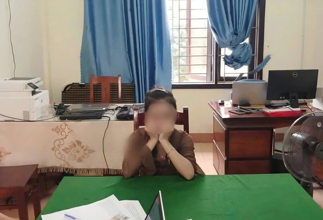 Giải cứu 2 thiếu nữ bị chủ quán karaoke giam giữ, đòi tiền chuộc như phim!